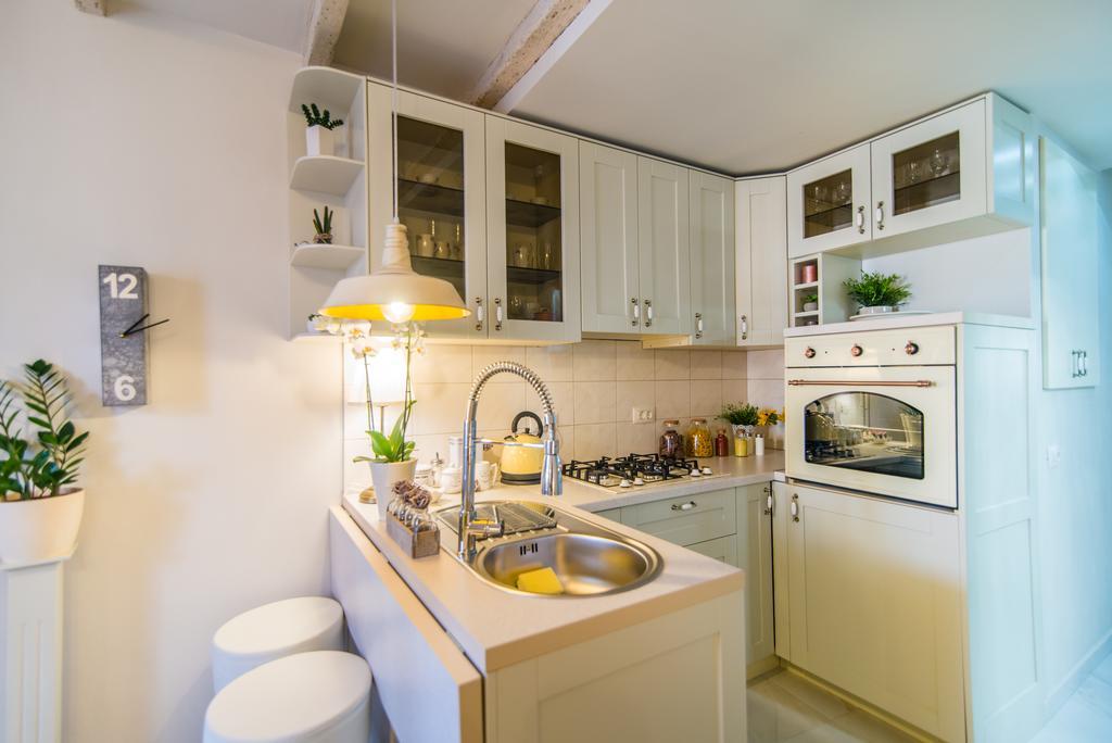 Studio Yellow Flower Ровінь Екстер'єр фото