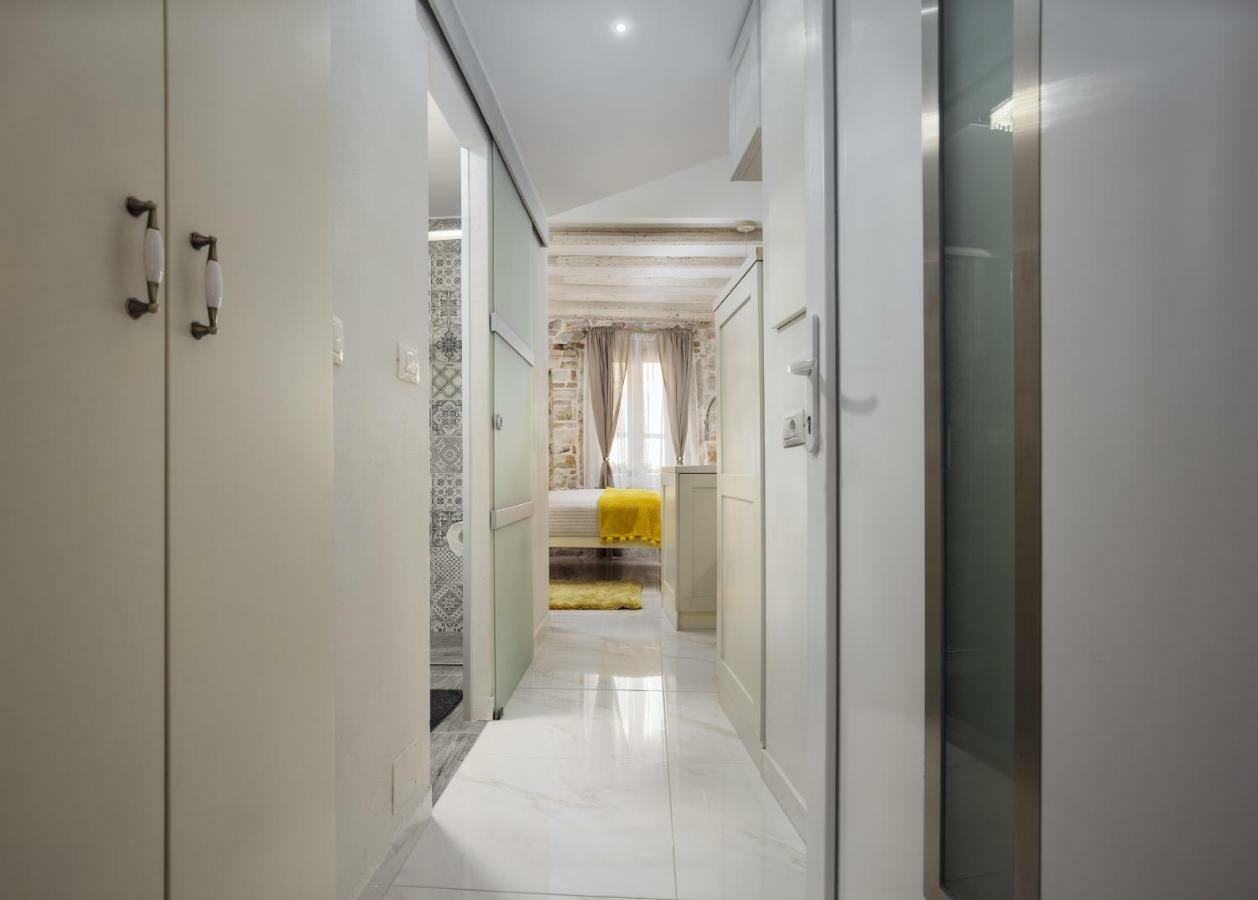 Studio Yellow Flower Ровінь Екстер'єр фото